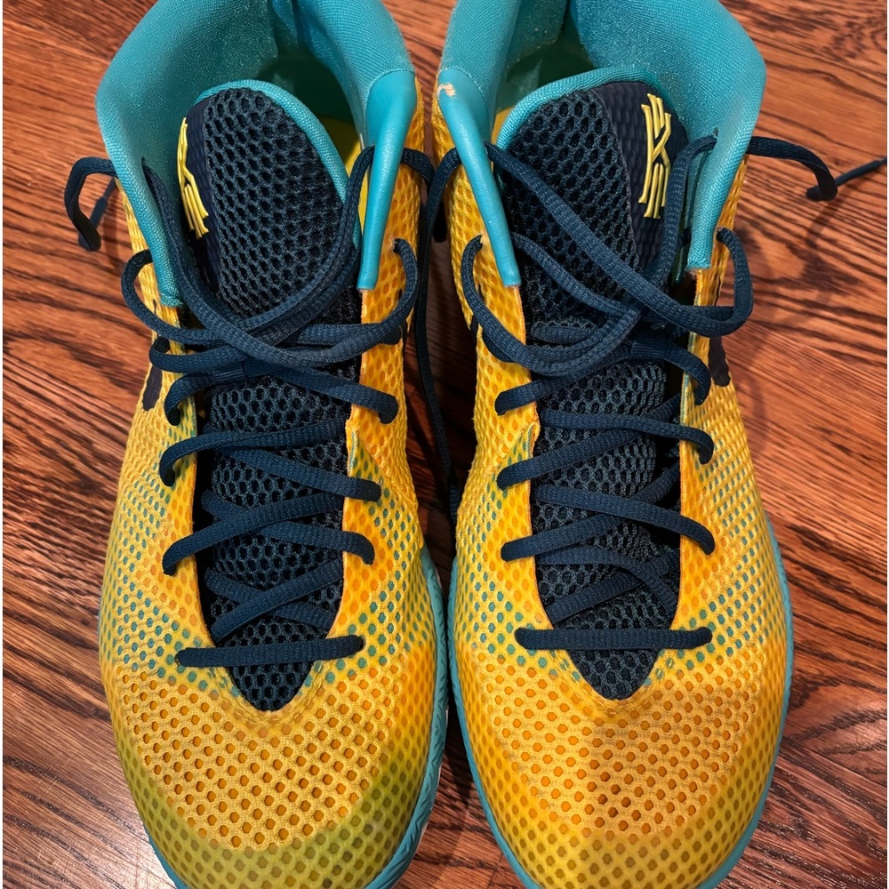 Kyrie 1 Letterman basketball shoes